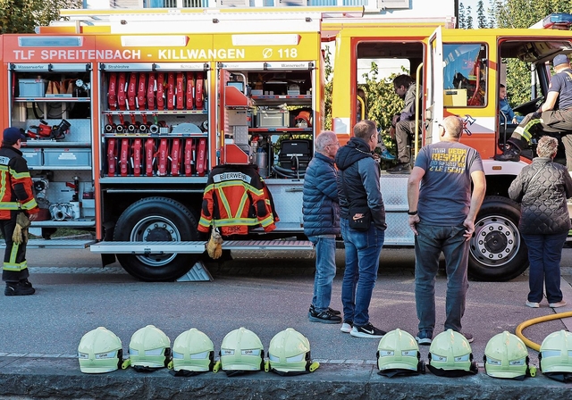 Grosses Interesse beim Tanklöschfahrzeug.gk