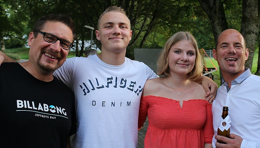Stefan Siegrist (l.) und Patrick Binder mit seinen Kindern Leon und Jula.
