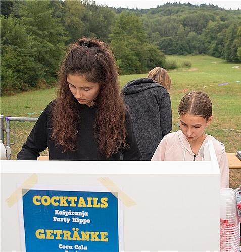 Hier <em>werden leckere Getränke verkauft.</em>
