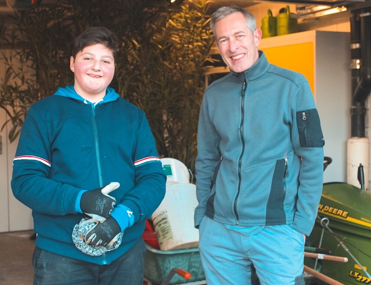 Schüler Mersin nimmt am «Lift»-Projekt teil und arbeitete bei Andreas Zehner im Alterzentrum Sonnmatt in Neuenhof. (zVg)