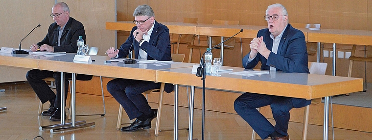 Infos zum möglichen Deal kommen von Gemeindeammann Markus Haas (l.), Regierungsrat Dieter Egli und dem ehemaligen Gemeindeammann Roland Kuster. Irene Hung-König