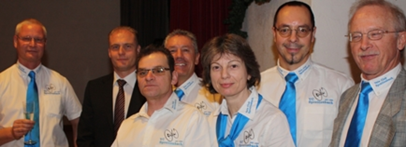 Der Velo-Club Spreitenbach machte Apéro, die Trachtengruppe servierte.
