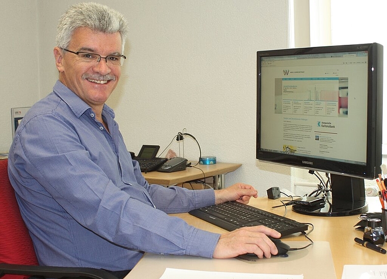 HGV-Co-Präsident Hans Utz vor der neuen Homepage. Foto: zVg