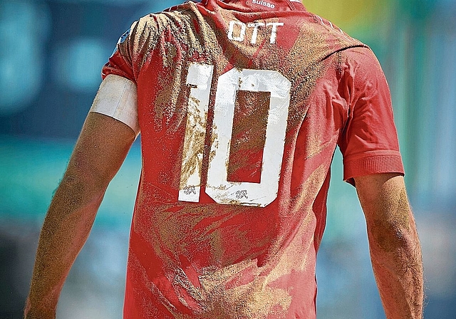 Noel Ott hat den Fussball im Sand zu seiner 	Paradedisziplin gemacht. zVg