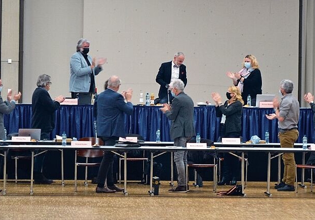 Standing Ovation zum Schluss für ER-Präsident Pauli.  Robin Schwarz
