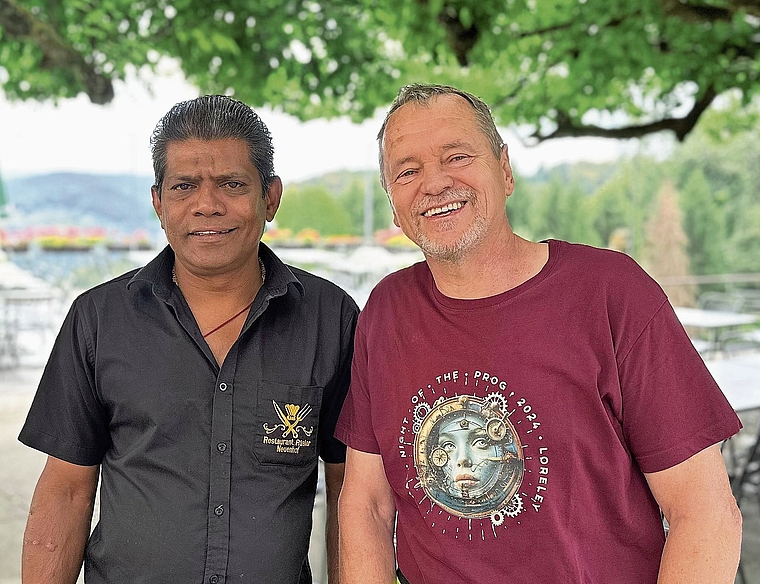 Freuen sich über den Neustart auf dem Rüsler trotz Strassensperrung: Der neue Wirt Velmurugu «Thomas» Thananchyan (links) und Restaurant-Besitzer Felix Zürcher. Sibylle Egloff Francisco
