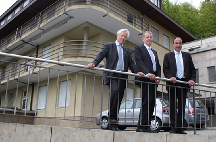 Marc Pfirter, Direktor des Regionalen Pflegezentrums Baden, mit den Ammännern Stephan Attiger (Baden) und Markus Dieth (Wettingen). (v.l.)Foto: bär