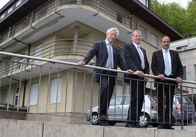Marc Pfirter, Direktor des Regionalen Pflegezentrums Baden, mit den Ammännern Stephan Attiger (Baden) und Markus Dieth (Wettingen). (v.l.)Foto: bär