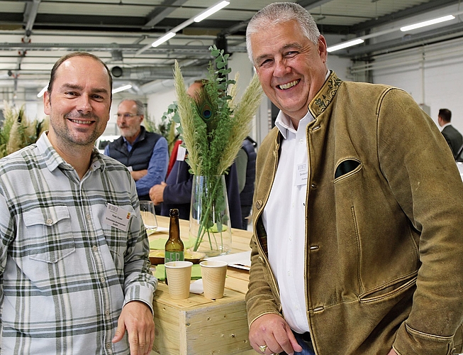 Gewerbler Peter Voser mit Gemeinderat Gordon Dinacher (r.).Bilder: Melanie Bär Gewerbler Peter Voser mit Gemeinderat Gordon Dinacher (r.).Bilder: Melanie Bär