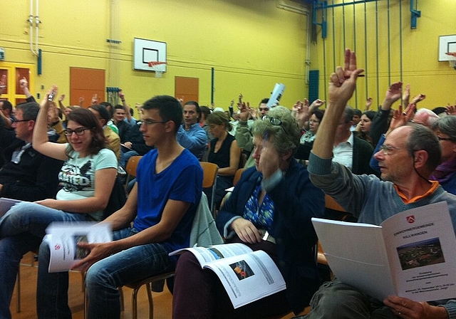 Auch das Protokoll der letzten Einwohnergemeindeversammlung wurde angenommen. Foto: ska