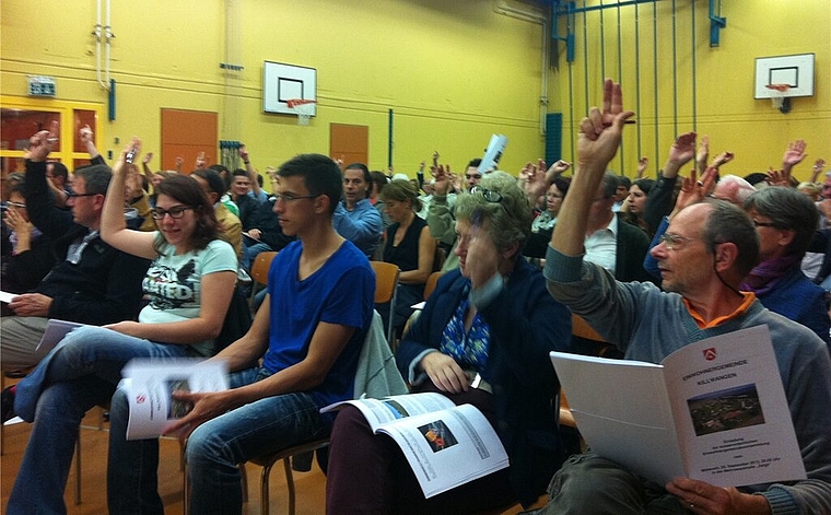 Auch das Protokoll der letzten Einwohnergemeindeversammlung wurde angenommen. Foto: ska