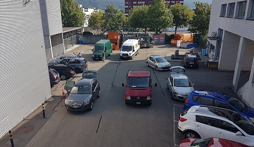 Grossandrang beim Entsorgen im Werkhof. zVg