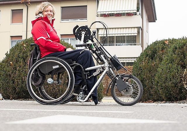 In Wettingen <em>ist Karin Suter-Erath oft mit ihrem Rollstuhl-Bike unterwegs. (Barbara Scherer)</em>

