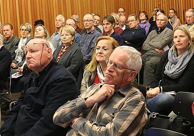 Gut besuchte Polit-Info am Montagabend in der Aula der Schulanlage Zelgli. Melanie Bär