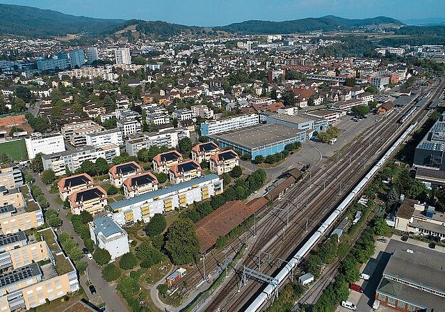 Das Bahnhofgebiet erhält ein neues Gesicht: Dort sollen Wohnungen und Platz fürs Gewerbe entstehen. zVg/Archiv