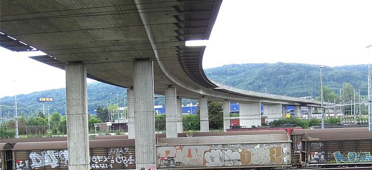 Die Strassenüberführung Sandacher und die Passerelle Zinggacher müssen instand gesetzt werden. Foto: zVg.
