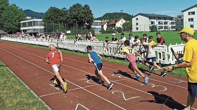 «De schnällscht Wettiger» Am 26. Juni sprinteten die schulpflichtigen Kinder um den traditionellen Titel.