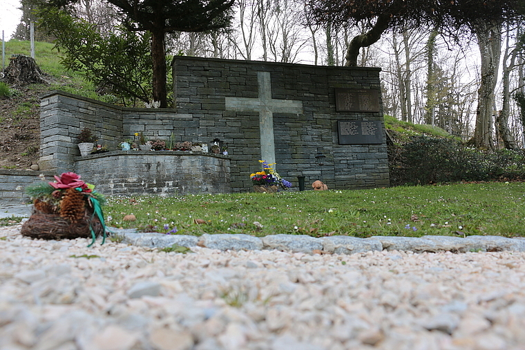 Das Gemeinschaftsgrab auf dem Friedhof ist fast voll. Deshalb soll es an einem neuen Standort erweitert werden. Melanie Bär