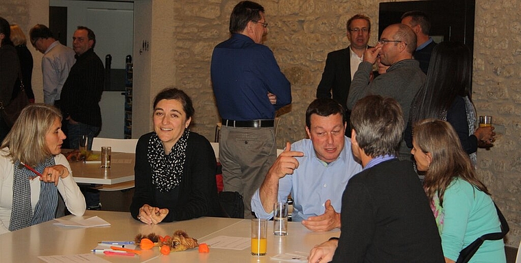 Eltern und Lehrer diskutierten am Informationsabend über den Leistungsdruck der Schülerinnen und Schüler an der Kantonsschule. Foto: se