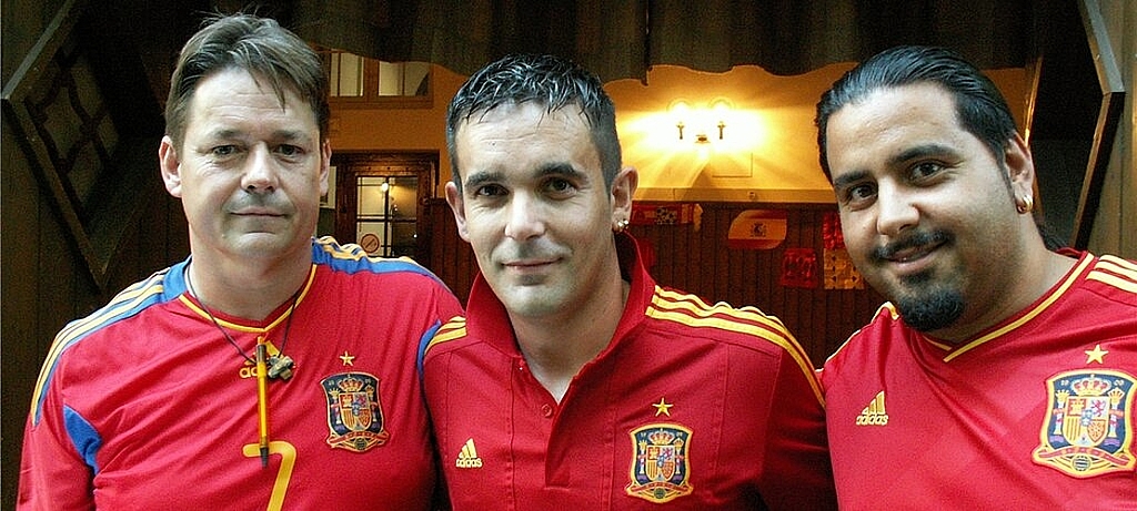 Renato Fritsche, Juan Doval und Domenico Raosa (v.l.) brachten am Samstag ein Stück Spanien in den Peterskeller.