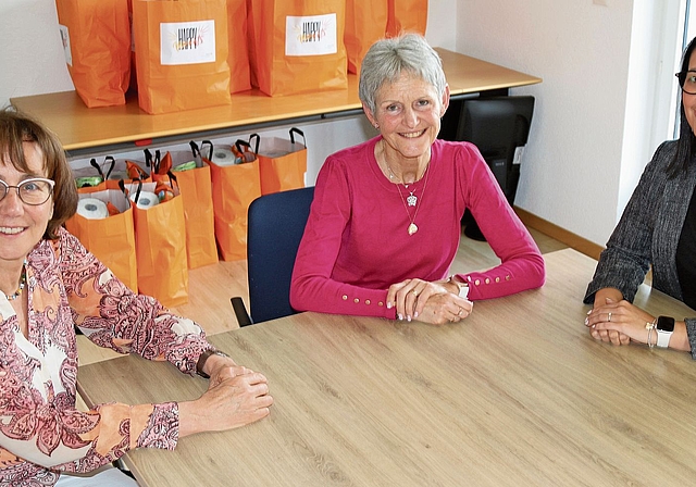 Präsidentin Ruth Niggli, Monika Ender, die die   Spitexleitung an Jessica Engeli (v. l.) übergibt. Melanie Bär