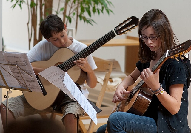 Umrahmt werden die Geschichten musikalisch von Schülerinnen und Schülern der Musikschule. Foto: zVg