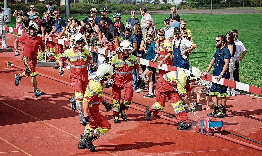 Feuerwehr Freienwil: Hier wird voller Einsatz gezeigt.Bilder: Roger Egloff