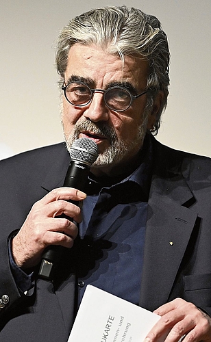 Sportminister Philippe Rey begrüsst die Gäste. Alexander Wagner