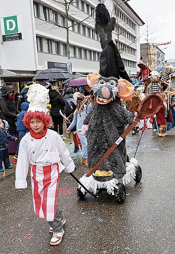 Iria (8) ist mit der Ratte Rémy und dem Restaurantkritiker Anton Ego unterwegs zum Thema Ratatouille.