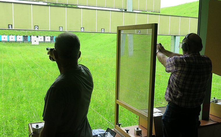 Vollste Konzentration am Spreitenbacher Pistolenschiessen. Foto: bha
