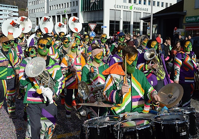 Die Räbeschläcker aus Wettingen bilden das Ende des Umzugs.
