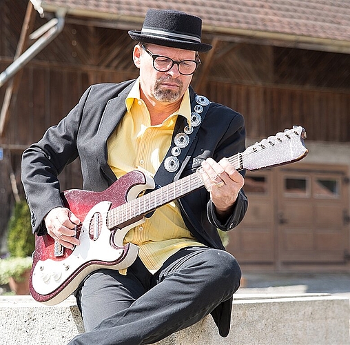 Martin Baschung ist passionierter Bluesmusiker und lebt seit Jahren in Spreitenbach. (Barbara Scherer)
