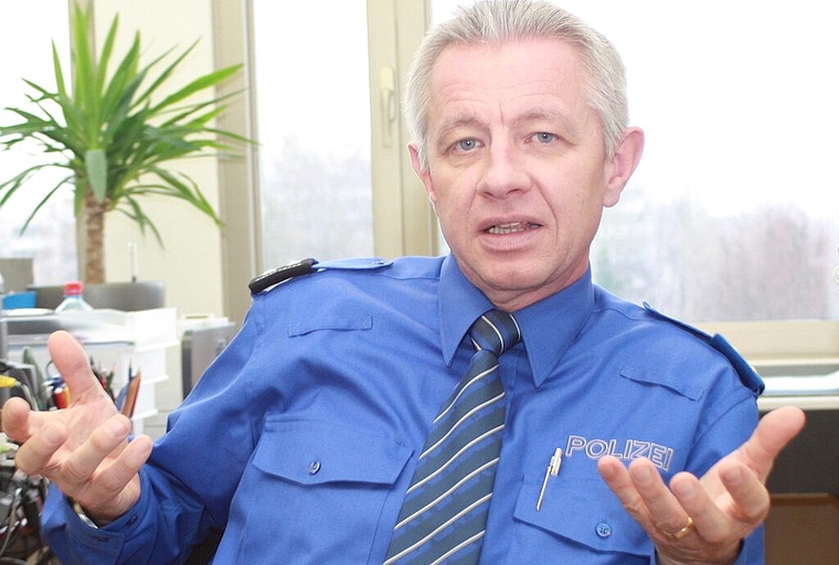 Roland Jenni: Der gelernte Koch arbeitete 31 Jahre lang bei der Kantonspolizei, unter anderem bei der Sondereinheit Argus und zuletzt als Postenchef 1 in Baden mit 30 Mitarbeitern. Von 2003 bis 2007 leitete er den Kantonspolizeiposten in Wettingen. E