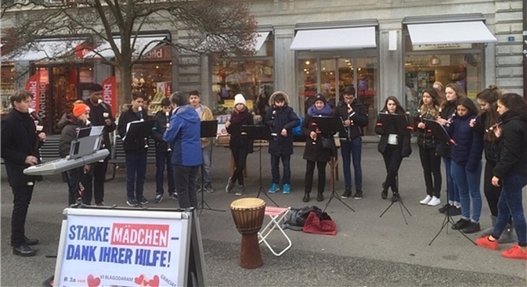 Die Neuenhofer Schüler musizierten für einen guten Zweck. Foto: zVg