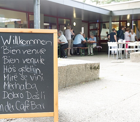 Die Café Bar belebt das Quartier und bringt Menschen zusammen. (Barbara Scherer)
