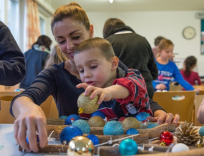 Das Basteln <em>macht Spass und es kommt Vorfreude auf die Weihnachtszeit auf.</em>
