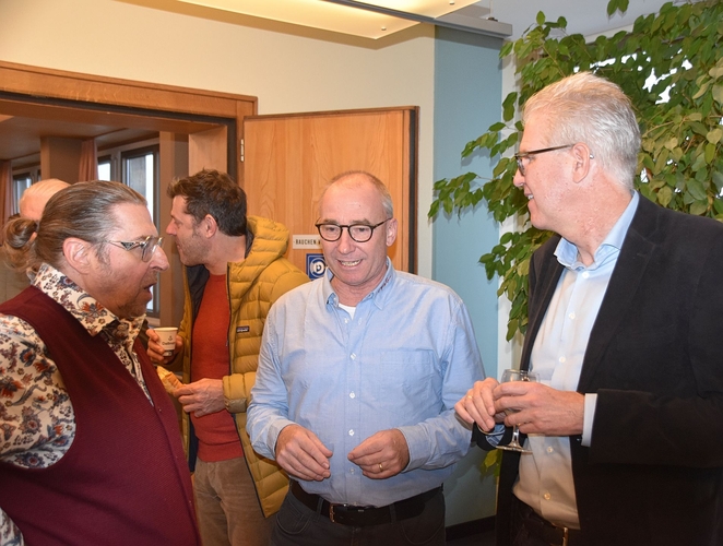 Ammannkandidat Markus Haas (M.) im Gespräch. sbi