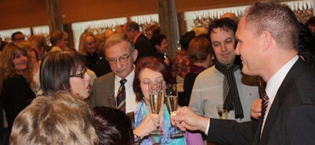 Josi Bütler (r.) verabschiedet sich von der Bevölkerung.Fotos: bär
