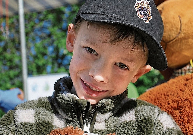 Das «Hündli» von Milo Keller hat einen Gipsfuss bekommen. bär