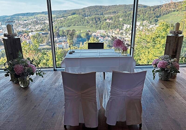 Im Rittersaal kann man sich neu trauen lassen und hat dabei eine tolle Aussicht in Richtung Baden. zVg