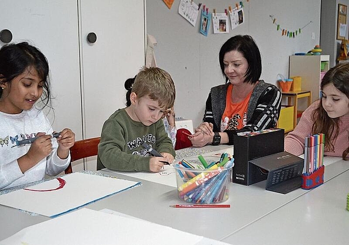 Enza Siino (Mitte) hilft mit Ideen und bei der Umsetzung. ihk