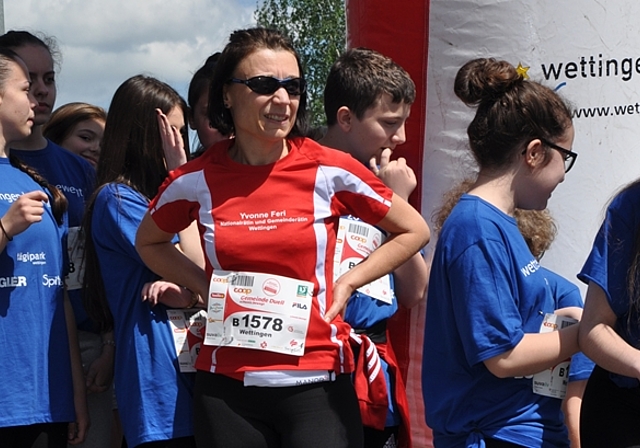 Yvonne Feri und Oberstufenschülerinnen bei «Schweiz.bewegt». Foto: zVg 