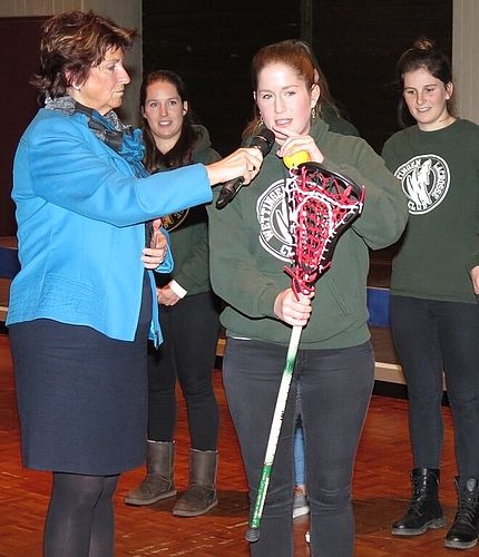 Lacrosse Vizeammann Antoinette Eckert (l.) im Interview mit Hallie Batschelet, die mit Witz und Schalk ihre aufstrebende Sportart präsentierte.