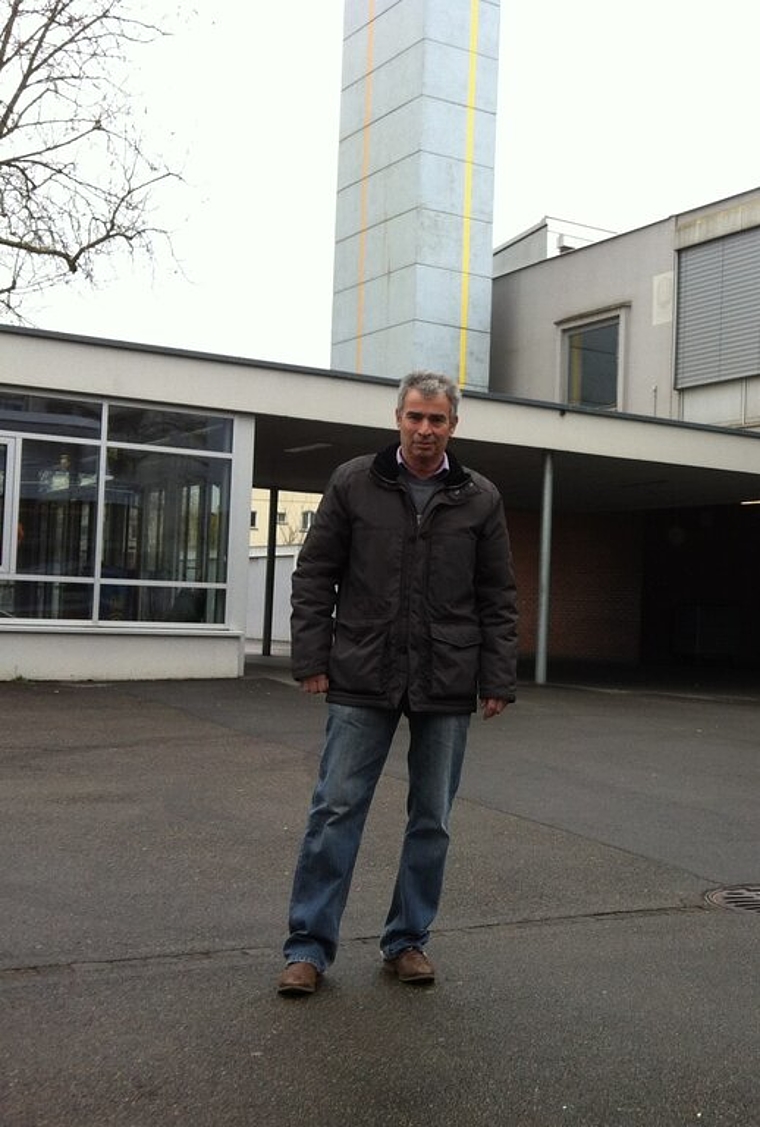 Vermisst den Trubel an der Bezirksschule: der ehemalige Schulhausabwart Heinz Wey. Foto: ska