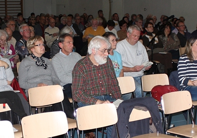 233 Stimmbürgerinnen und Stimmbürger nahmen an der Gemeindeversammlung teil. Foto: bär
