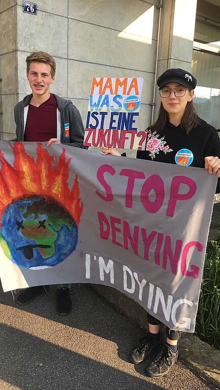 Auch am vergangenen Donnerstag machten Wettinger Klimaaktivisten auf ihr Anliegen aufmerksam. So wie hier an der Sitzung vom 16. Mai. Sibylle Egloff/Archiv