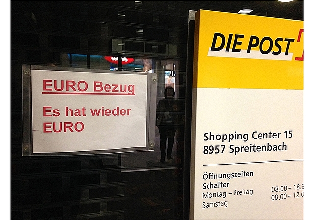 Der Run auf den Euro machte auch vor der Post im Shoppi nicht halt. Foto: ska 