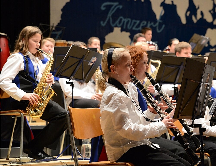 Junge, motivierte Musiker beim Konzert der Jugendmusik Spreitenbach. Foto: bs