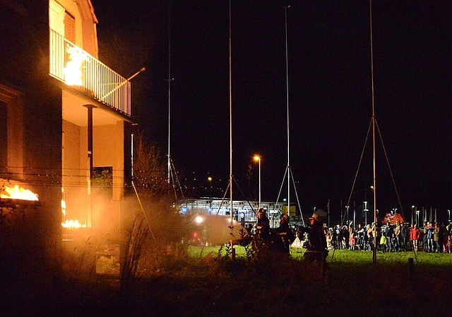 Die Feuerwehr Wettingen bot den Zuschauern in der Hauptübung eine Show. Foto: bs