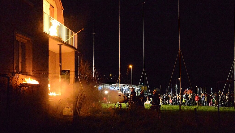 Die Feuerwehr Wettingen bot den Zuschauern in der Hauptübung eine Show. Foto: bs